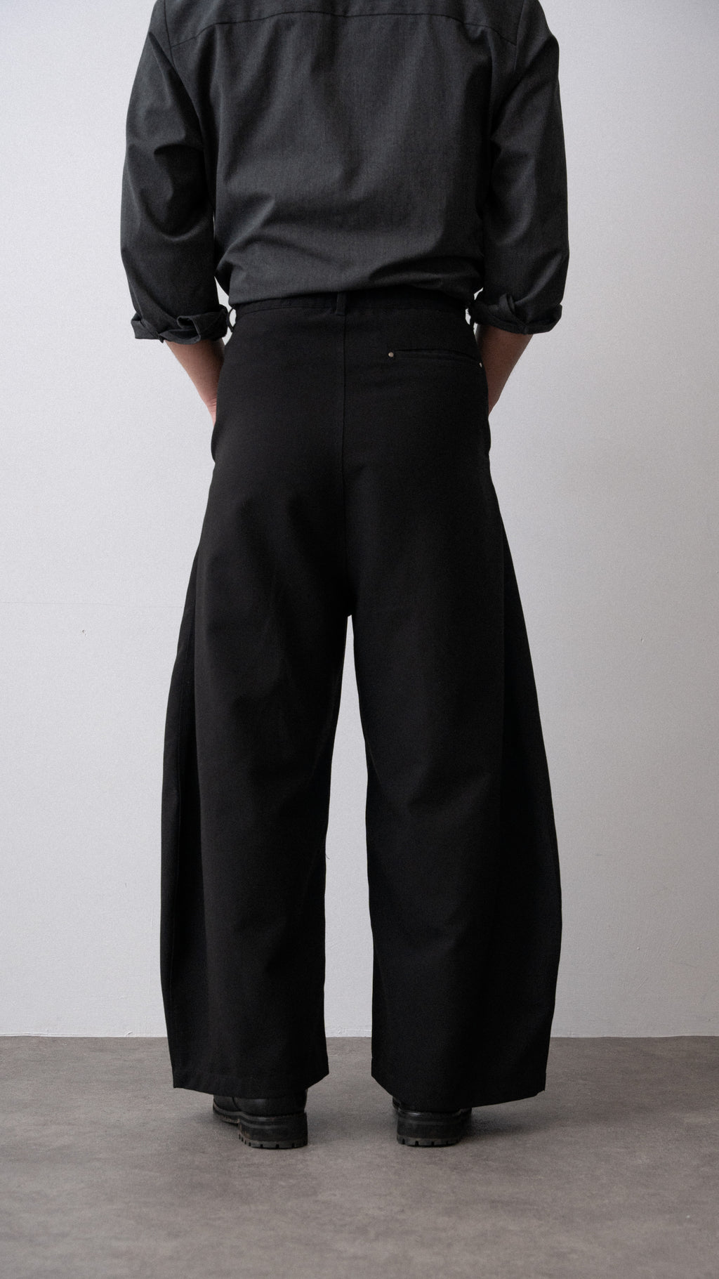 BLACK ARC TROUSERS